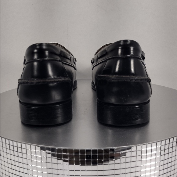 Bass Black and White Leather Loafers size 7 pre
Owned Exellent condition main image 5